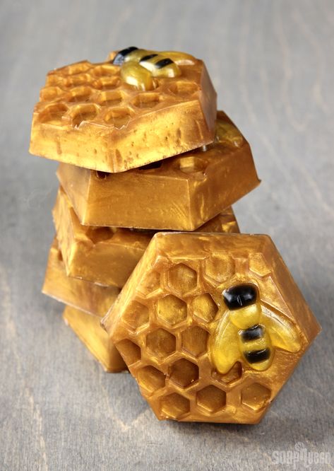 Honey Soap Recipe, Soap Queen, Soap Tutorial, Real Honey, Body Tutorial, Honey Gifts, Soap Recipe, Melt And Pour, Honey Soap