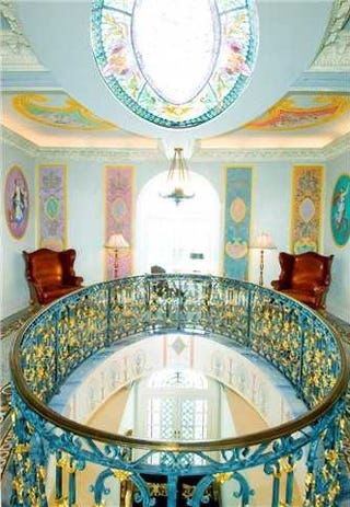 Photos Of Gianni Versace's Miami Mansion - Business Insider Gianni Versace House, Versace Miami, Casa Casuarina, Miami Mansion, Versace Mansion, Miami Houses, Pool Rooms, Versace Home, Expensive Houses