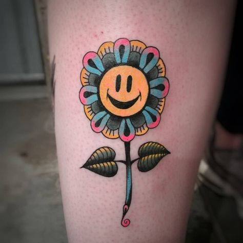 Happy Traditional Tattoo, Traditional Smiley Face Tattoo, Smiley Face Flower Tattoo, Trippy Smiley Face Tattoo, Face Flower Tattoo, 70s Inspired Tattoos, Hippie Flower Tattoos, Sushi Tattoo, Trad Flash