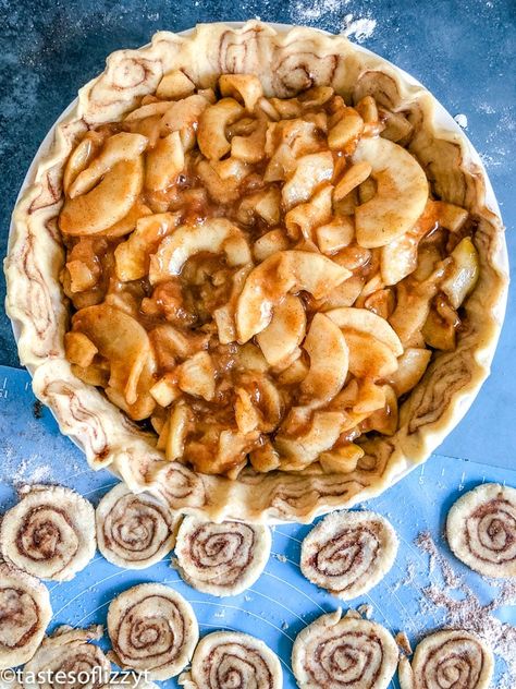 Cinnamon Roll Pie Crust Recipe {Easy Flaky Pie Crust with Cinnamon} Cinnamon Roll Pie Crust, Crust Recipe Easy, Cinnamon Roll Pie, Easy Flaky Pie Crust, Cinnamon Roll Crust, Best Pie Crust Recipe, Cinnamon Roll Apple Pie, Pie Crust Recipe Easy, Banana Cream Pie Recipe