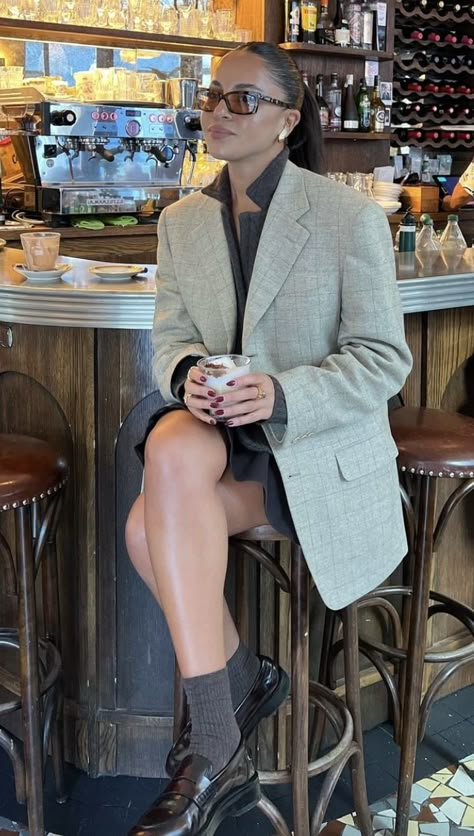 2025 Rebrand, Timeless Closet, Mode Shoes, Clean Fashion, University Outfit, Classic Style Women, Casual Chic Outfit, Fashion Books, Lookbook Outfits