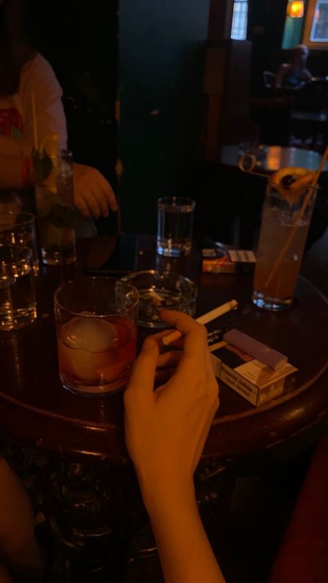 Drinking Asethic, Bar Aesthetic Night Drinks, Drink Night Aesthetic, Couple In Bar, Bar Tender Aesthetic, Negroni Aesthetic, Bar Night Aesthetic, Night Out Aesthetic Drinks, Vintage Bar Aesthetic