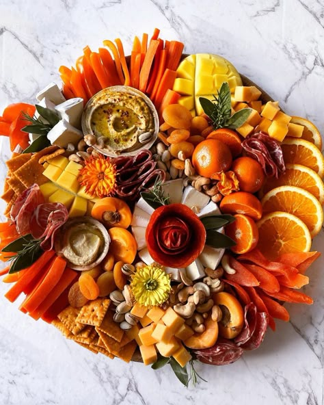 Orange Food Board For Party, Orange Platter Ideas, Orange Charcuterie Board Ideas, Orange Color Charcuterie Board, Orange Colored Food, Orange Food Board, Yellow Charcuterie Board, Orange Charcuterie Board, Orange Flower Charcuterie