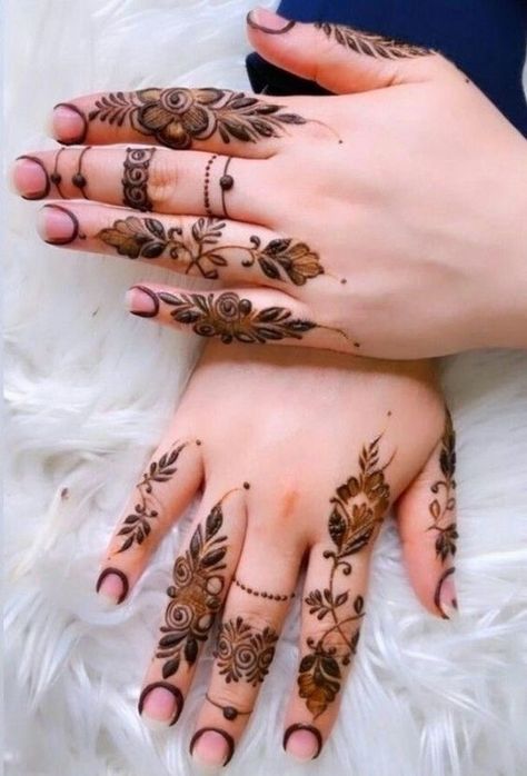 Fingers Henna Design, Arabic Finger Henna Designs, Fingers Design Mehndi, Finger Design Mehndi, Finger Henna Designs Unique, Khafif Mehndi Designs, Henna Finger Designs, Finger Henna Design, Fingers Henna