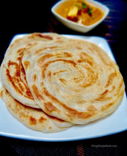 Malabar Paratha, Kerala Parotta, Parotta Recipe, Indian Bread Recipes, Paratha Recipe, Curry Recipes Indian, Kneading Dough, Paratha Recipes, Indian Bread