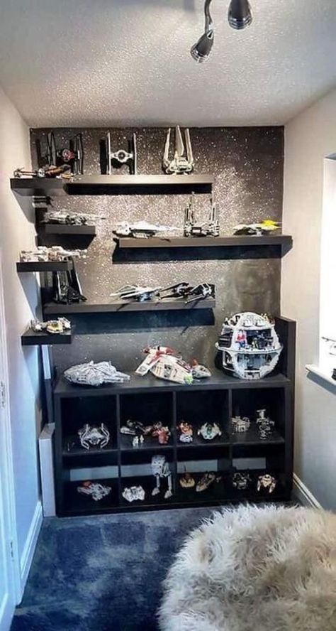 Star Wars Bedroom Decor, Star Wars Zimmer, Newlywed Bedroom, Shelves Ikea, Decoracion Star Wars, Lego Display Ideas, Lego Bedroom, Star Wars Bedroom, Nerd Room