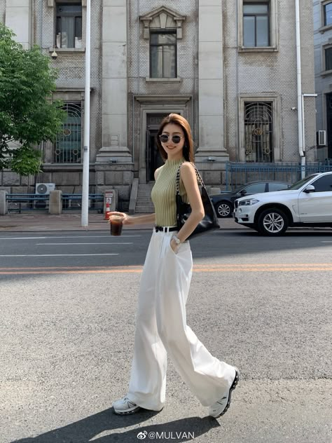 Minimal Luxury Outfit, Mongtoghi Outfit, Asian Old Money Outfits, Korea Work Outfit, Summer In Korea Outfits, Official Outfits For Women, Summer Outfits For The Office, Korea Summer Outfit, Summer Korean Outfits Street Styles