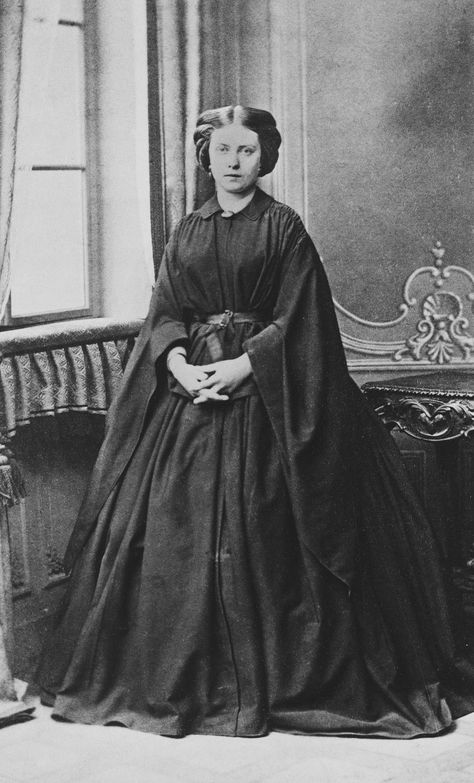 Victoria Princess Royal, Queen Victoria's Daughters, Victoria's Children, Queen Victoria Children, Young Queen Victoria, Otto Von Bismarck, Queen Victoria Family, Royal Photography, Queen V