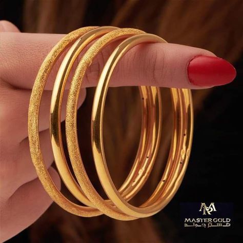 Gold bangle ideas Necklace Design Ideas, Engagement Rings For Her, Gold Necklace Design, Women Gold Necklace, Simple Gold Bangle, Plain Gold Bangles, Wedding Rings Diamond, Rings Beautiful, Gold Bangles For Women