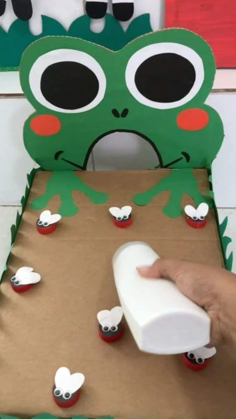 Cardboard Projects, Frog Activities, Preschool Fine Motor Activities, Diy Kids Games, Daycare Activities, Preschool Art Activities, Toddler Learning Activities, A Frog, Preschool Learning Activities