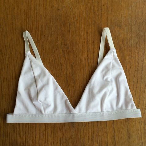 Diy Bra Tutorials, Bralette Sewing Pattern, Diy Bralette, Handmade Bra, Recycle Old Clothes, Clothes Upcycle, Silk Bralette, Bralette Pattern, Diy Bra