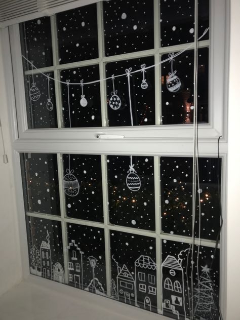 Christmas Window Display Ideas Home, Christmas Drawing On Glass Window, Window Drawings Christmas, Christmas Chalk Window Designs, Chalk Pen Christmas Window Ideas, Christmas Chalk Art Window, Chalk Christmas Window Art, Christmas Chalk Paint Windows, Christmas Window Display Chalk Pen