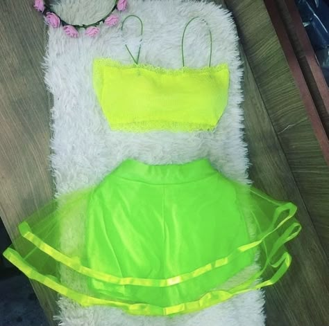 Ropa Color Neon, Cute Clothes Kawaii, Neon Birthday Cakes, Neon Rave, Neon Birthday Party, Glow Birthday Party, Disney Themed Outfits, Rave Fits, Glow Birthday