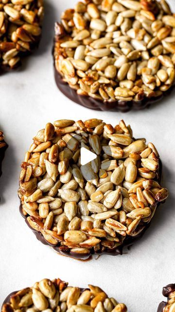 Nadia Al-Khaffaf on Instagram: "If you’re looking for an easy crunchy snack that’s also good for you, try these 4-ingredient sunflower seed chocolate bites. All you need is sunflower seeds, maple syrup, salt and dark chocolate!

Comment ‘crunchy’ and I’ll DM you the recipe + nutritional breakdown or click the link in my bio 🥰 Nadia xx 

#healthysnacks #healthyrecipes #healthydessert #crunchy #sunflowerseeds #easysnack #easydessert #darkchocolate #4ingredients #dairyfreerecipes #glutenfreerecipes" Recipes With Sunflower Seeds, Sunflower Seed Recipes Snacks, Ricotta Crostini, Raw Treats, Bolo Fit, Chocolate Bites, Organic Lifestyle, Crunchy Snack, Peanut Brittle