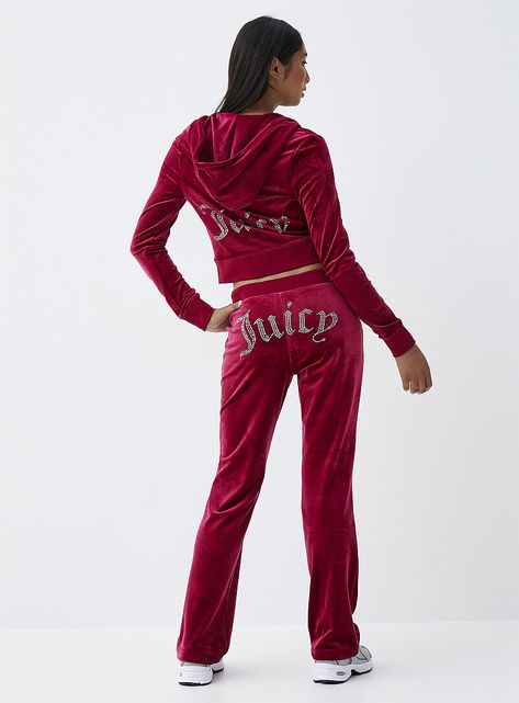 - Juicy Couture at Twik- Diamond logo at the backside- Soft and plush velvet- Drawcord-adjustable elastic waist- Matching sweatshirt sold separately- Rise: 10" (25.5 cm)- Inseam length: 32" (82 cm)- Matching sweatshirt also available: 15664-5366The size of the item pictured is small Juicy Couture Clothes, Velvet Pant, Diamond Logo, Matching Sweatshirts, Skirt Co Ord, Night Out Outfit, Suspender Dress, Velvet Pants, Women Pants