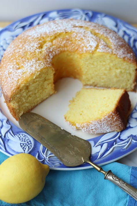 Italian Sponge Cake, Lemon Sponge Cake, Lemon Sponge, Cake Mug, Italian Cake, Sponge Cake Recipes, Lemon Pound Cake, Almond Cakes, Italian Desserts