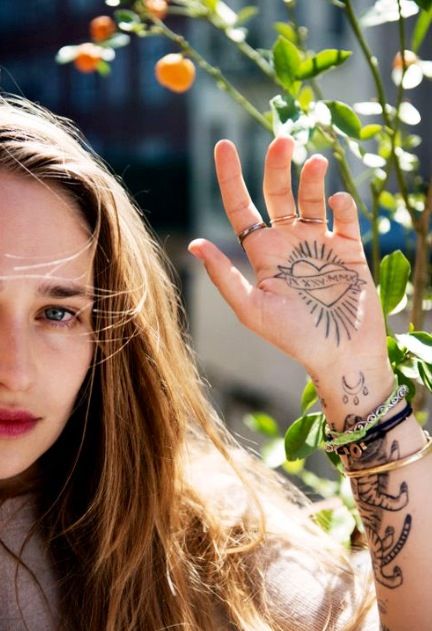 Jemima Kirke tattoos. What a beauty Cool Tattoos For Girls, Girls Hbo, Jemima Kirke, Hand Tattoos For Girls, Palm Tattoos, Hand Tattoos For Women, Hand Tattoo, Skin Art, Piercing Tattoo