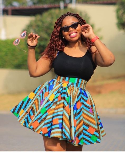 Short Chitenge Skirts, Ankara Flare Skirt, Short Flare Skirt, African Wear For Ladies, African Skirt Outfit, Ankara Design, Ankara Skirts, African Kaftan, African Print Skirt