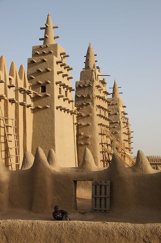 Towers of Djennes fascinating ancient mosque, the largest mud building in the world.. Clay Architecture, Afro Inspiration, African Architecture, African House, Vernacular Architecture, Beautiful Mosques, Gothic Architecture, Traditional Architecture, Ancient Architecture