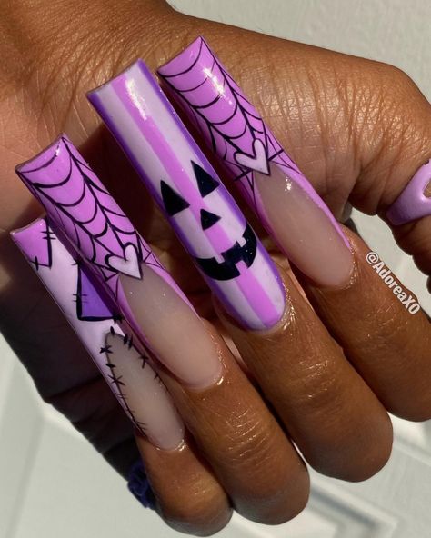 Purple Halloween nails Purple Halloween Nails, Black Halloween Nails, Simple Fall Nails, Halloween Acrylic Nails, Pumpkin Nails, October Nails, Purple Halloween, Halloween Nail Designs, Halloween Nail