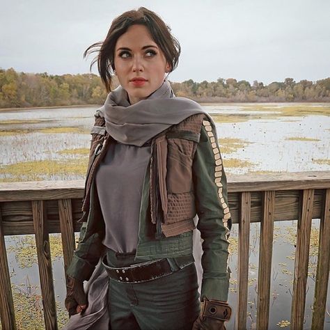 jyn erso Cosplay | Dress Like Jyn Erso Costume | Halloween and Cosplay Guides Jyn Erso Cosplay, Star Wars Disneybound, Effect Star, Galactic Starcruiser, Star Wars Outfit, Jyn Erso, Star Wars Outfits, Your Cosplay, Star Wars Costumes