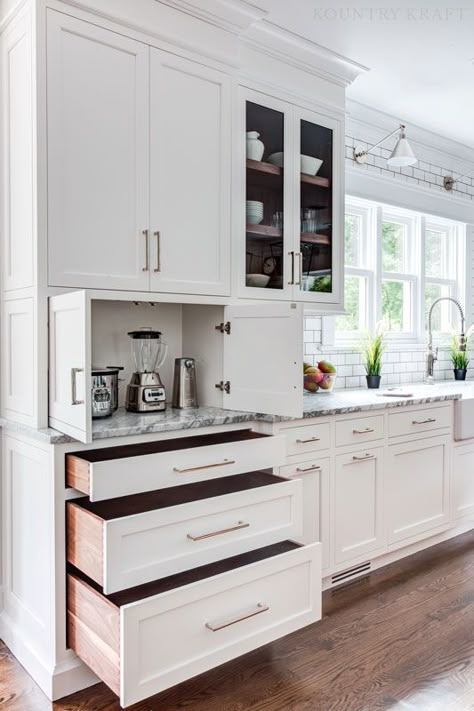 White Transitional Kitchen, Main Kitchen, Model Dapur, Серая Кухня, Desain Pantry, Cabinet Designs, Kabinet Dapur, White Kitchen Design, Island Kitchen