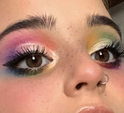 Pride Makeup Subtle, Queer Make Up, Pride Eyeshadow, Pride Crochet, Pride Festival, Bright Eye Makeup, Rainbow Eyes, Pride Makeup, Face Paint Makeup