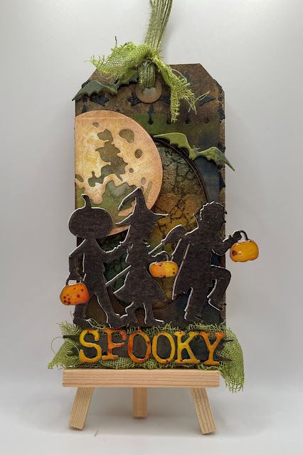 Be creative! Halloween Tags Ideas, Tim Holtz Halloween 2023, Tim Holtz Halloween Cards, Tim Holtz Halloween, Halloween Journal, St Patric, Tim Holtz Tags, Tim Holtz Crafts, Tim Holtz Dies