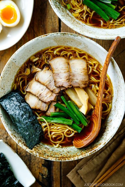 Shoyu Ramen Recipe, Soy Sauce Ramen, Vegetarian Sushi Rolls, Pork Bones, Tokyo Ramen, Fresh Ramen Noodles, Ramen Toppings, Vegetarian Ramen, Vegetarian Sushi