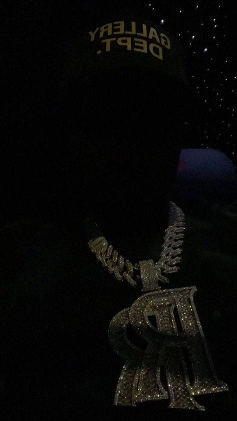 Roddy Ricch Chain, Roddy Rich Wallpaper, Sam Aesthetic, Roddy Rich, Money Buys Happiness, Chains Aesthetic, Roddy Ricch, Money Vision Board, Gangsta Style