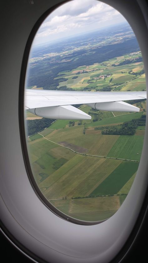 from the plane window.. Photo From Plane Window, View From Plane Window, Jj Core, Plane Window View, Relaxing Images, Plane View, Plane Seats, Airplane Window View, Blending Colored Pencils