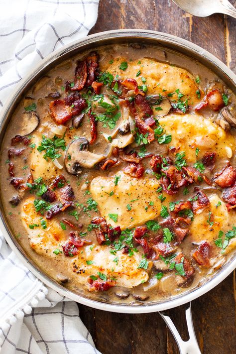 This one-skillet paleo chicken marsala is loaded with flavor! Juicy chicken, a creamy mushroom sauce and crispy, savory bacon make this a recipe you’ll want over and over! It’s dairy-free, gluten-free, Paleo, and Whole30 compliant. - Chicken Marsala with Bacon {Paleo, Whole30, Keto} Paleo Chicken Marsala, Good Side Dishes, Low Carb Menu, Paleo Running Momma, Savory Bacon, Whole30 Chicken, Body Reset, Dinner Rotation, Paleo Foods