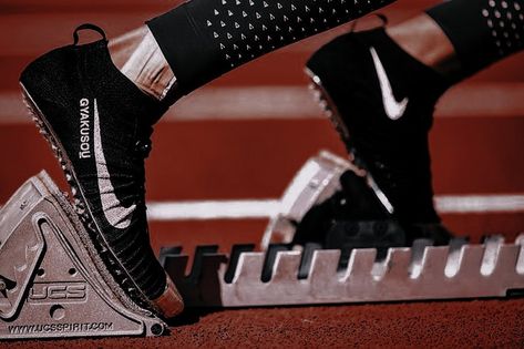 Black Track Aesthetic, Runner Aesthetic Boy, Track Things, Track Aesthetic, Athlete Aesthetic, Sports Background, Olympic Runners, Athletics Track, Track Runners