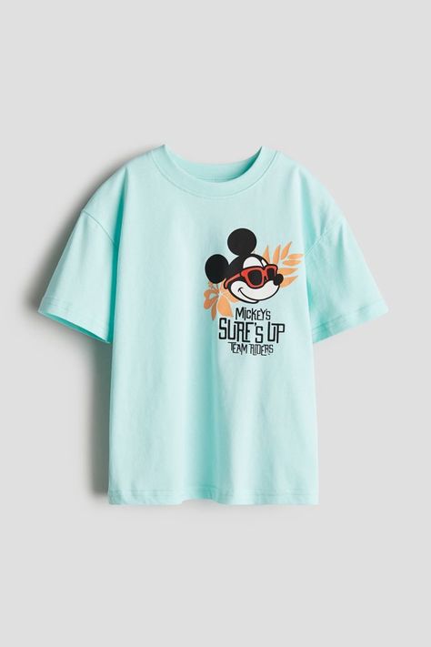 Printed T-shirt - Round Neck - Short sleeve - Mint green/Mickey Mouse - Kids | H&M US | H&M (US + CA) Boy Jeans Outfit, T Shirt Mickey Mouse, Kids Tshirt, Toddler Boy Fashion, Suits And Jackets, Latest T Shirt, Cardigan Sweater Dress, Cardigan Sweater Jacket, Blouse Pants