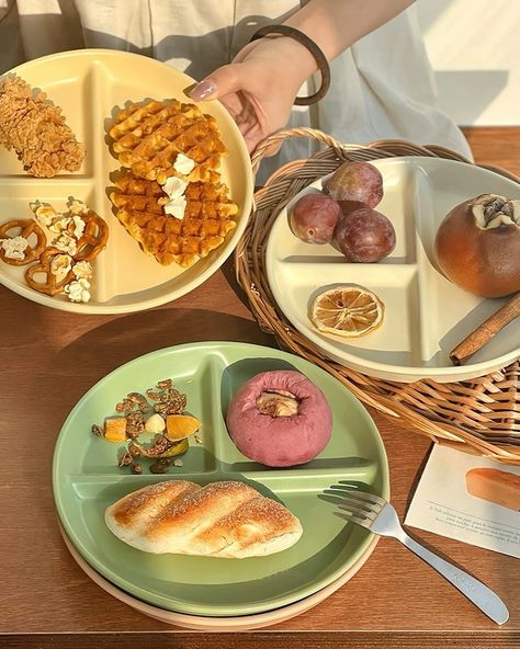 🌈Handcrafted Macaron-Colored Ceramic Divided Plate✨ #ceramicplate #handcrafted #dividedplate #breadfast Ceramic Divided Plate, Tableware Ideas, Butterfly Wedding Cake, Divided Plate, Divided Plates, Clay Plates, Kids Plates, Clay Pieces, Bento Boxes