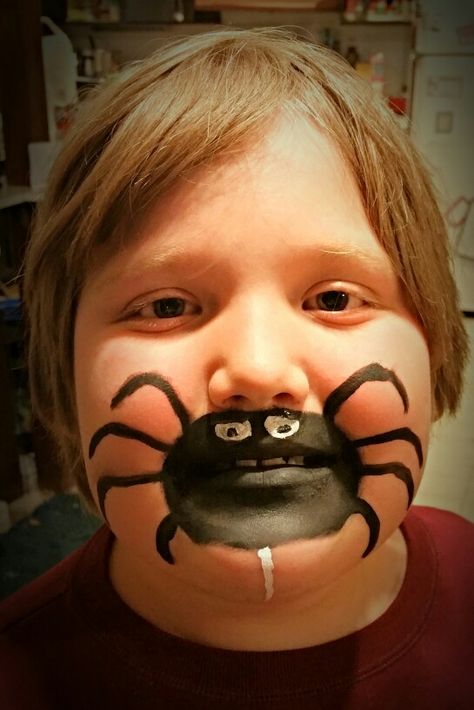 Spider face paint simple Small Halloween Face Paint, Face Paint Simple, Spider Face Paint, Spider Face Painting, Shower Makeup, Spider Face, Face Painting Tips, Face Painting Halloween, Halloween Makeup Easy