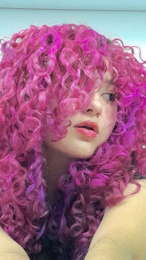 Magenta Curly Hair, Curly Pink Hair, Pink Curly Hair, Character Design Ideas, Bubblegum Pink Hair, Curly Hair Videos, Dyed Hair Inspiration, Colored Curly Hair, Quick Braided Hairstyles