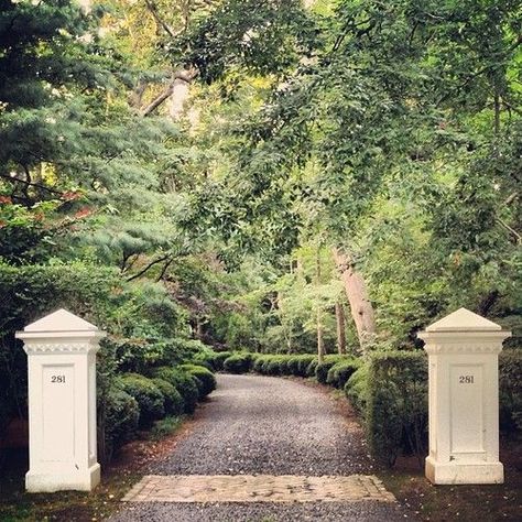 now this is a driveway!  you wouldn't feel a tad envious - dare i say curious to venture beyond these handsome markers?  certainly, not me. Entrance Outdoor, Driveway Entrance Landscaping, Driveway Entrance, Driveway Design, Driveway Landscaping, Cottage Gardens, Driveway Gate, Entry Gates, Have Inspiration