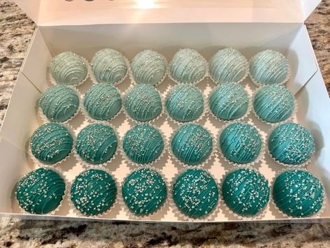 Teal ombré cake pops Teal Dessert Table, Turquoise Treat Table, Teal Cake Pops, Small Teal Wedding Cake, Teal Ombre Cake, Cheesecake Balls, Teal Ombre, Ombre Cake, Party Pops