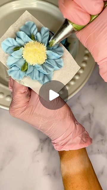 Sweet Sisters on Instagram: "Love this shade of Blue for these buttercream flowers- I piped ahead of time, froze for 20 mins. then applied to my cupcake!  Tips used: 104 for the petals  29 for the center  352 for the leaves   Colors used: Wilton “Juniper” Wilton “Cornflower”  Happy Piping! 🧁 . . . #cupcakes #cupcakedecorating #piping #pipingflowers #pipingbuttercream #buttercream #buttercreamflowers #buttercreamtutorial #wiltoncakes #flowers #flowercupcakes #flowercake #dessert #cakelover" Wilton Flower Tips, What Piping Tips To Use For Flowers, Flower Petal Piping Tips, Buttercream Drop Flowers, Buttercream Pansies Tutorial, Piping Cupcakes, Wilton Piping Tips, Cupcake Tips, Piping Buttercream