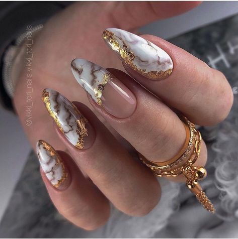 Almond Acrylic Nails Designs, Romantic Nails, Diy Acrylic Nails, Beauty Nails Design, Simple Acrylic Nails, Almond Acrylic Nails, Gem Nails, Foil Nails, New Year's Nails