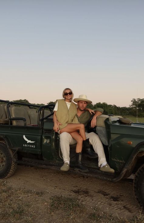 Safari Outfits Aesthetic, Safari Couple Outfit, Clothes For Africa Trip, Africa Honeymoon Outfits, Safari Kenya Aesthetic, South Africa Holiday Outfits, Jungle Outfit Aesthetic, Safari Outfit Women Africa Chic, Safari Trip Outfit Ideas