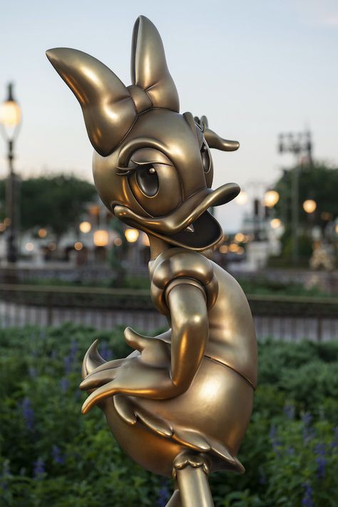 Disney World Adds New Decor For Its 50th Anniversary Celebration Walt Disney Paris, Disney Statues, Duck Statue, Disney Parade, Disneyland Pictures, 50th Anniversary Celebration, Disney World Florida, Disney Day, Walt Disney Animation