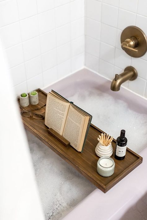 Weekend Inspiration: No. 64 - Dream Green DIY Bath Caddy Diy, Wood Bath Tray, Bath Board, Tub Tray, Bathtub Decor, Rustic Bathroom Vanities, Bathtub Tray, Wood Bath, How To Waterproof Wood