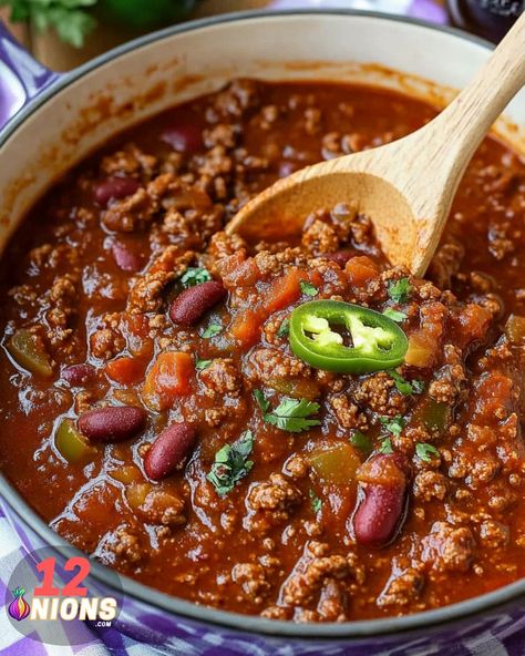 Enjoy a delightful bowl of chili that tricks you into thinking you’ve slaved over a hot stove, when it's really quick and simple! Peanut Butter Christmas Trees, Best Chili Ever, Chili Soup Recipe, Alfredo Pasta Bake, Baked Chicken Alfredo Pasta, Pineapple Soft Serve, Tomato Mozzarella Basil, The Best Chili, Best Chili