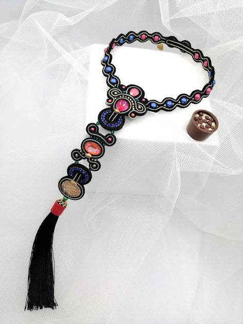 Soutache tie necklace Soutache Pattern, Vampire Ball, Soutache Tutorial, Necklace Tie, Soutache Bracelet, Soutache Pendant, Feminine Shoes, Knitting Fashion, Soutache Necklace