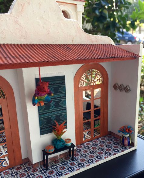 My 1/2 Scale Mexican Restaurant Patio- close-up of homemade piñata Mexican Miniatures, Dollhouse Display, Mexican Artwork, Clay Fairy House, Mexican Doll, Room Boxes, Mini Doll House, Doll House Crafts, Clay Houses