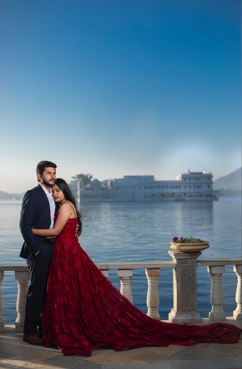 Pre Wedding Photoshoot Outdoor Gown, Tell Gown Pre Wedding, Long Gown Couple Photoshoot, Gown Prewedding Shoot, Long Gaun, Prewedding Photography Ideas, Engagement Portraits Poses, Pre Wedding Photoshoot Beach, Pre Shoot