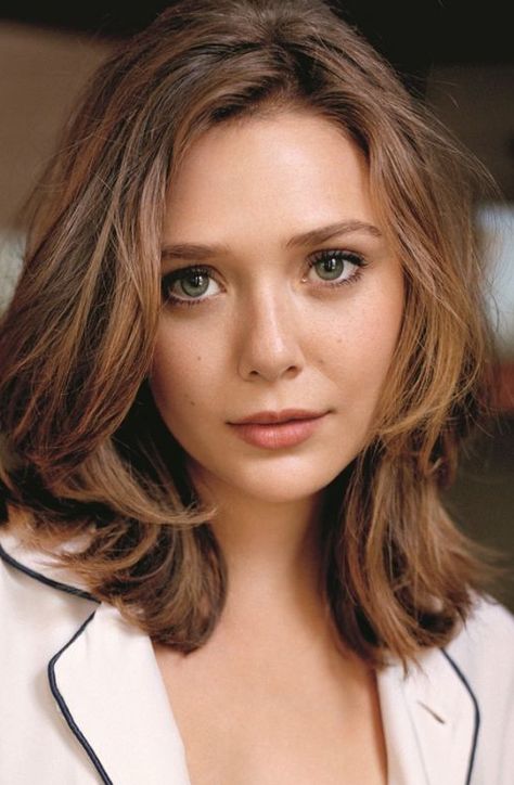 Elizabeth Olsen Haircut, Pear Shaped Face, Elizabeth Olsen Style, Copper Blonde Hair, Copper Blonde, Short Brown Hair, Female Celebrities, Short Haircut, Natural Face