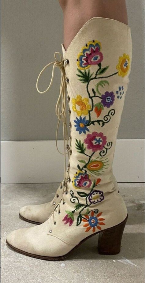 60s Boots, 70s Boots, Lane Boots, Glamour Vintage, Estilo Hippie, Embroidered Boots, Hippie Look, Funky Shoes, Shoe Inspo